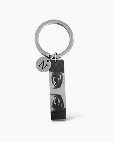 Chaveiro olhar com inicial. Presente perfeito para namorado.